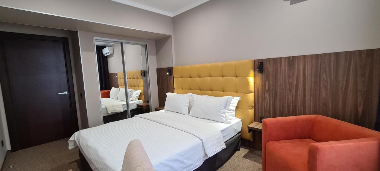 Bontiak Hotel Киев Екстериор снимка
