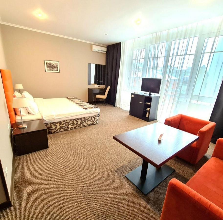 Bontiak Hotel Киев Екстериор снимка