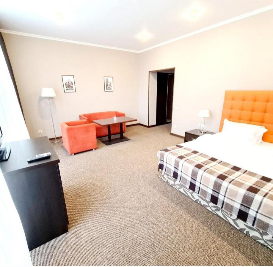 Bontiak Hotel Киев Екстериор снимка