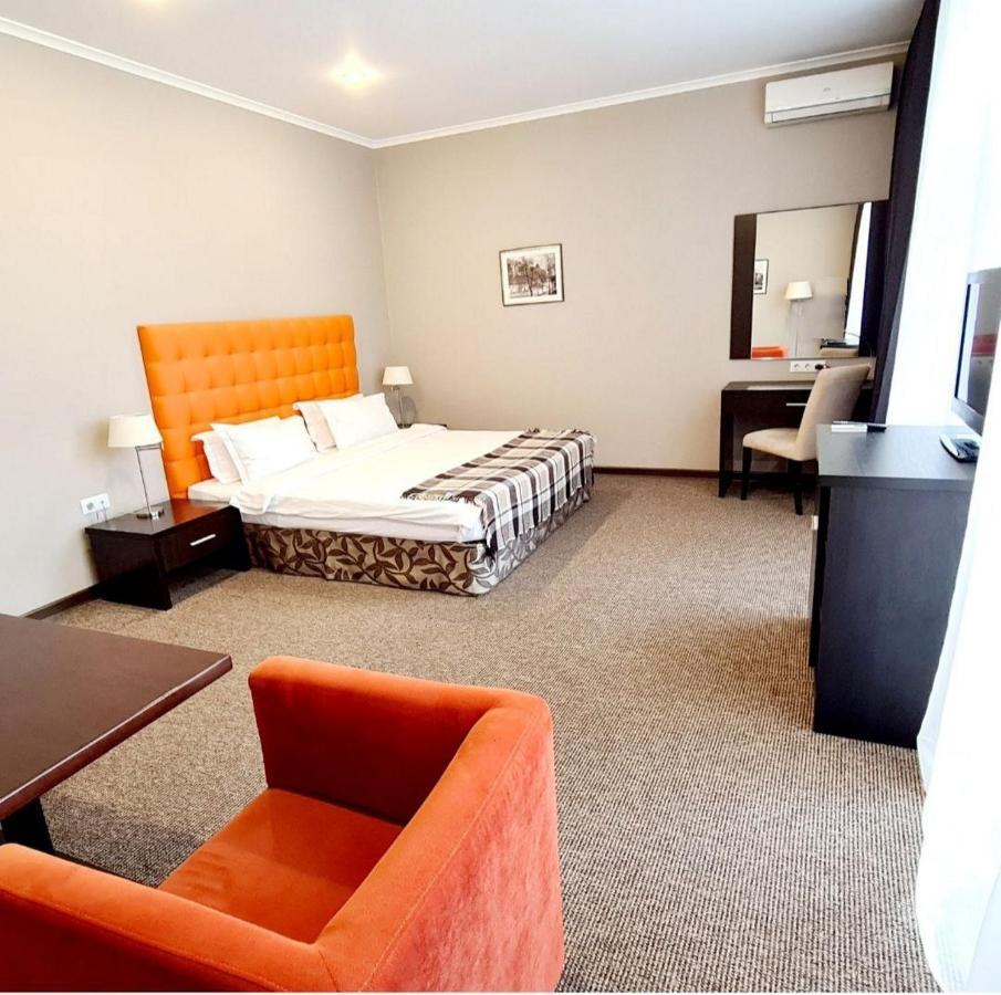 Bontiak Hotel Киев Екстериор снимка