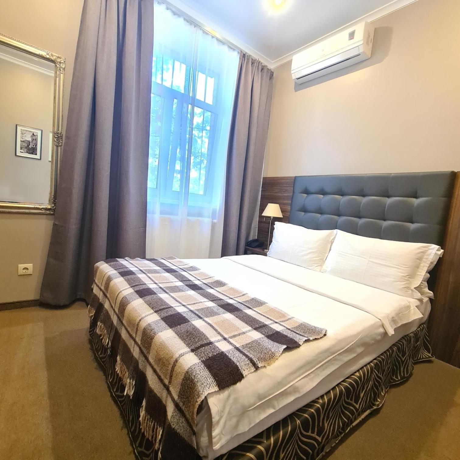 Bontiak Hotel Киев Екстериор снимка
