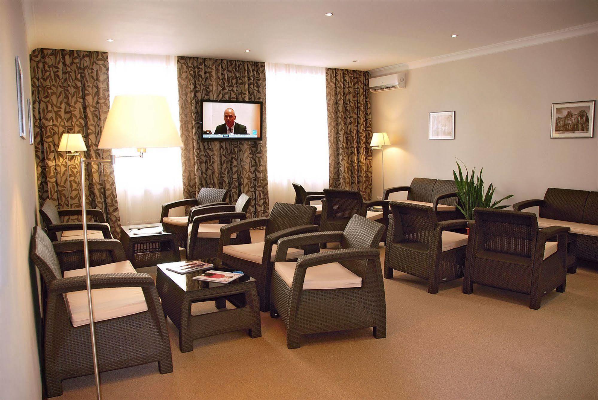 Bontiak Hotel Киев Екстериор снимка