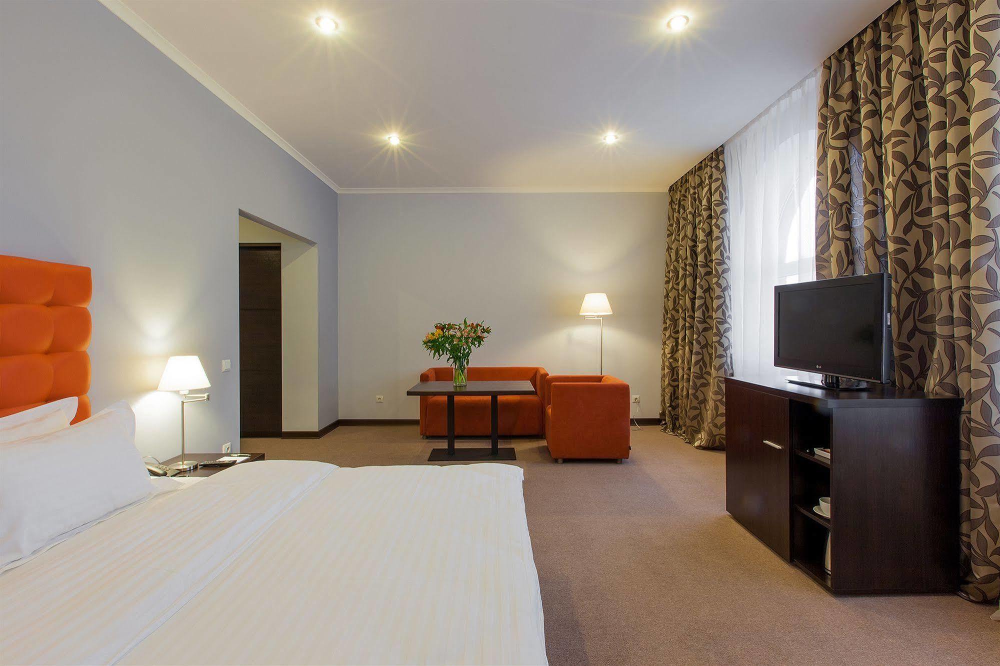 Bontiak Hotel Киев Екстериор снимка