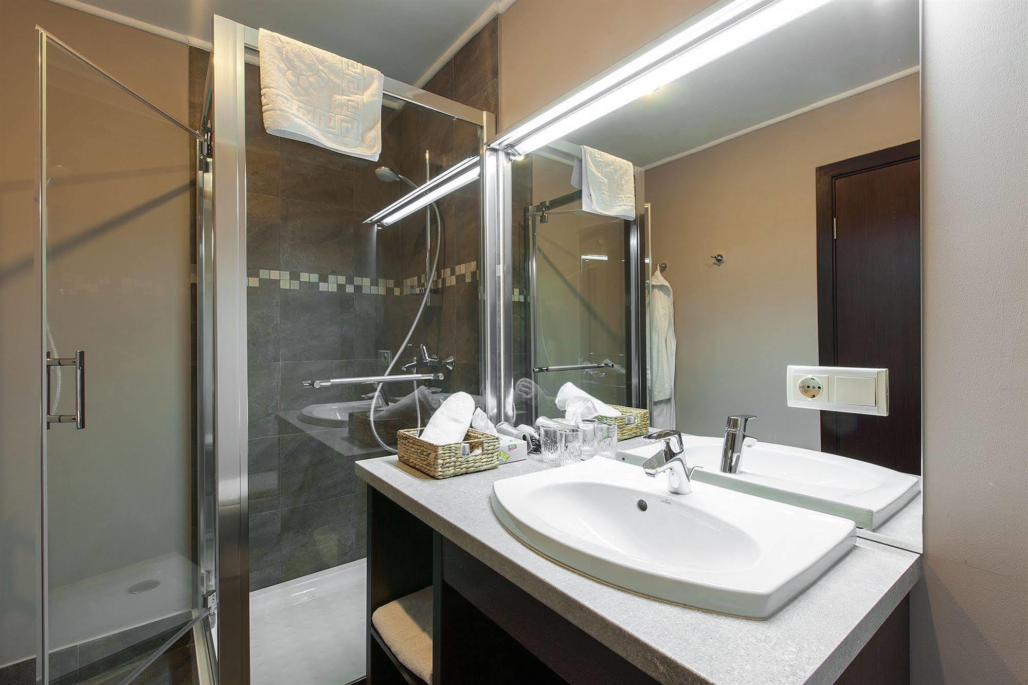 Bontiak Hotel Киев Екстериор снимка