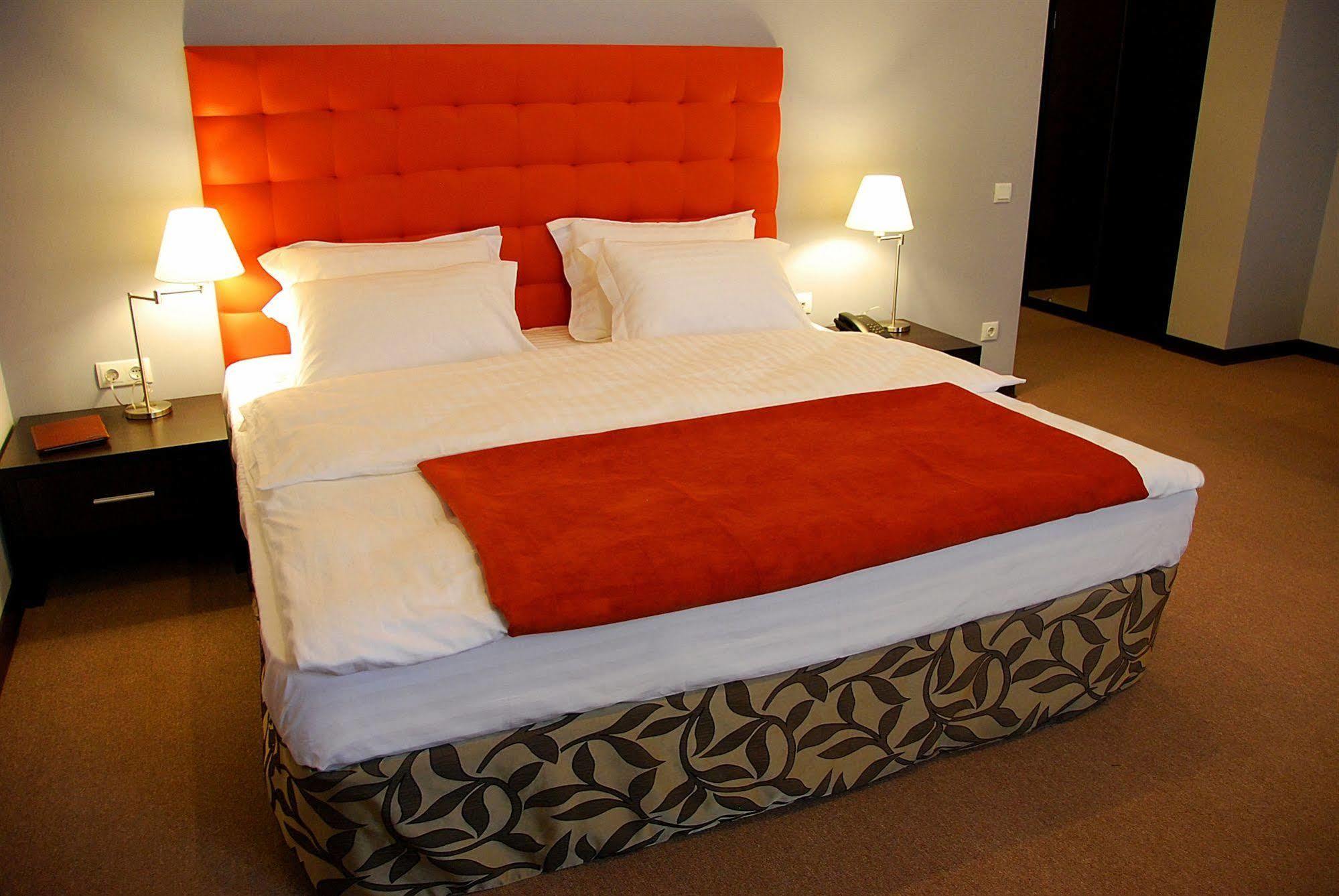 Bontiak Hotel Киев Екстериор снимка