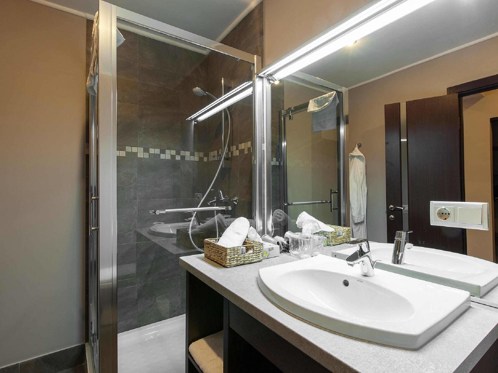 Bontiak Hotel Киев Екстериор снимка