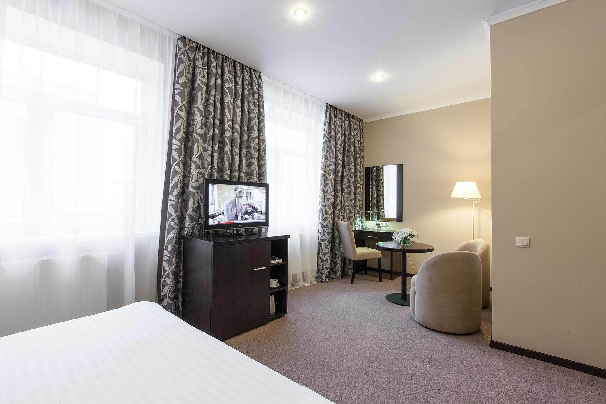 Bontiak Hotel Киев Екстериор снимка